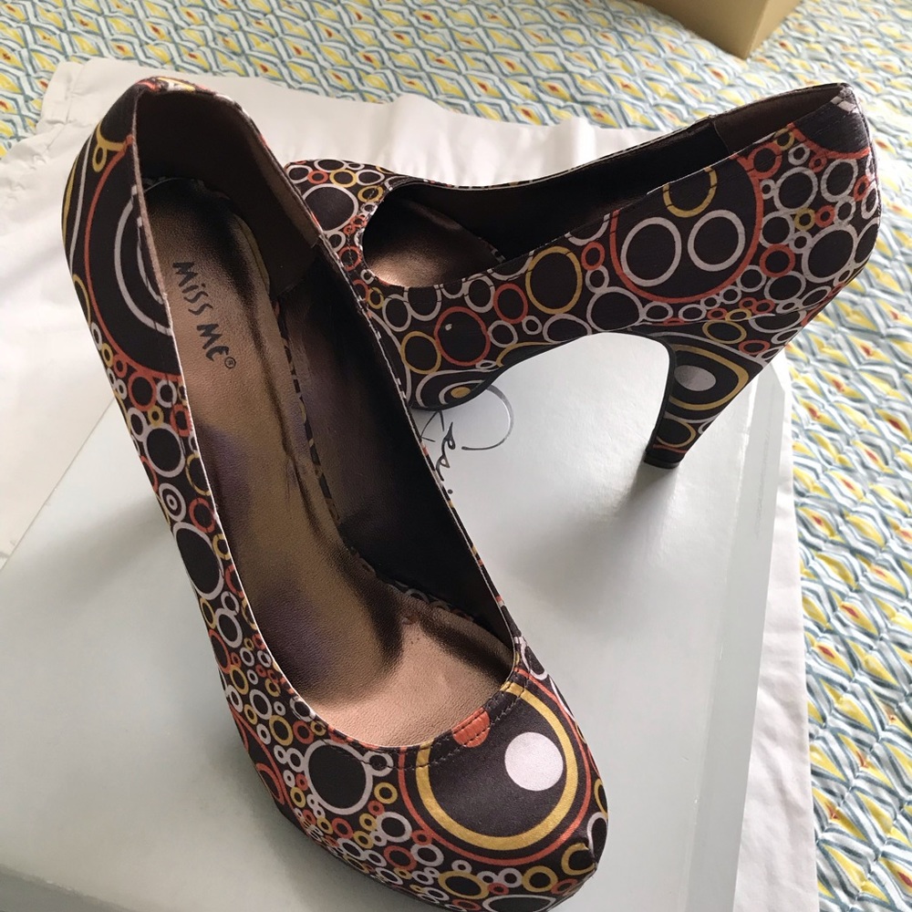 Brown pump